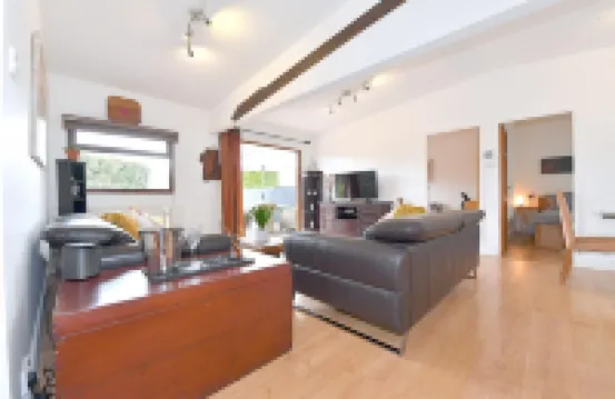 Gorgeous 3Bd Cottage with Parking Nr Guildford