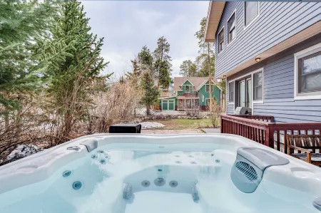 Paddington by AvantStay Cozy Chic Ski Lodge Mins from Mountain Отели в г. Брекенридж