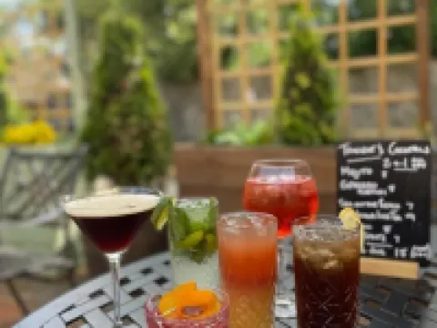 巴林頓阿姆斯酒店 白馬谷酒店