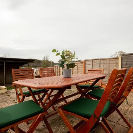 Skyvillion - 3Bed Home W/Grdn for A Family Getaway