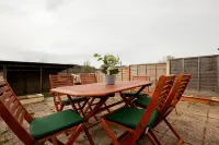 Skyvillion - 3Bed Home W/Grdn for A Family Getaway