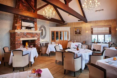 San Pietro Hotel & Restaurant Отели рядом с достопримечательностью «The House»