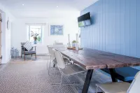 Angle Adventures - 4 Bedroom Cottage - Angle Hotels in Milford Haven