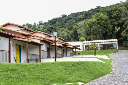 Pousada Vila do Lago - Vista Incrível, Café da Manhã e Piscina Aquecida Отели рядом с достопримечательностью «Paraiso Perdido»