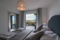 Apartment 3 Waterstone House - Sea Front Apartment, Hot Tub