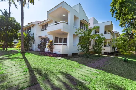 Swahili Beach Apartments Отели рядом с достопримечательностью «Nguuni Wildlife Sanctuary»