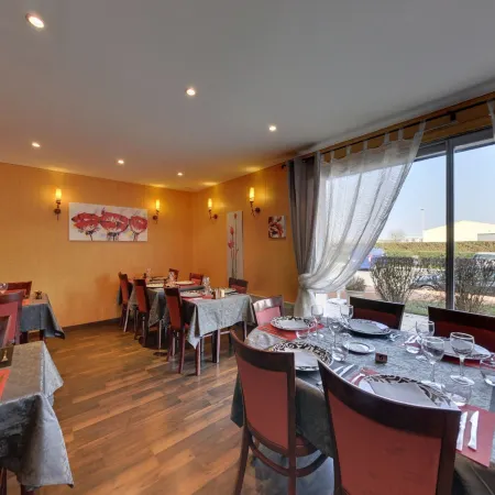 Hôtel le Forestia Отели в г. Бон-ла-Роланд