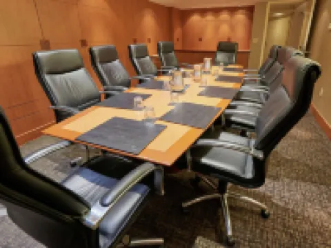 DoubleTree by Hilton Akron Fairlawn サミットのホテル