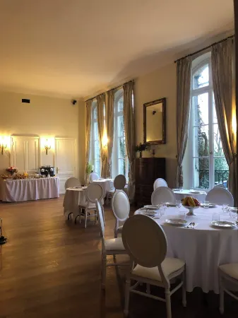 Château du Prieuré Évecquemont Отели в г. Триель-Сюр-Сена