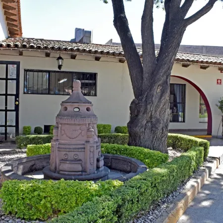 Hotel Sand's San Luis Potosí Отели рядом с достопримечательностью «Театр Ла-Пас»