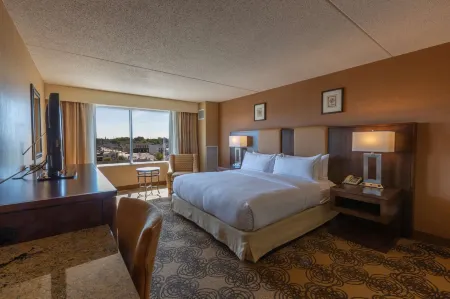 DoubleTree by Hilton Hotel Bay City-Riverfront
