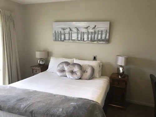 Lake Brunner Longhouse - Pet-friendly
