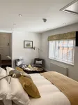 Upstairs at 33 - Self Check in Boutique Accommodation in Worcester Centre Hotels in Hindlip