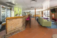 Ibis Styles Canberra Eaglehawk - bar