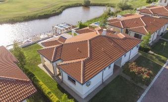 Lighthouse Luxe Estate Apart & Villas
