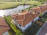 Lighthouse Luxe Estate Apart & Villas Hotel a 