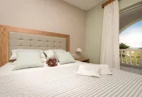 Hotel Plessas Palace Hotels near Agios Nikolaos Harbour