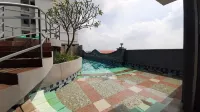 Spacey 2Br Apartment at Great Western Resort Hotell i North Panunggangan