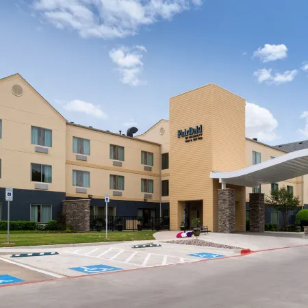 Fairfield Inn & Suites Arlington Near Six Flags