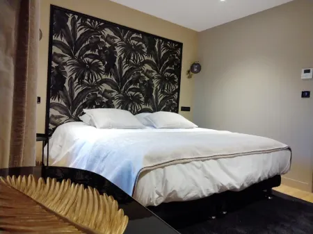 Hôtel du Lion d'Or Отели в г. Сен-Жульен-де-Сиври