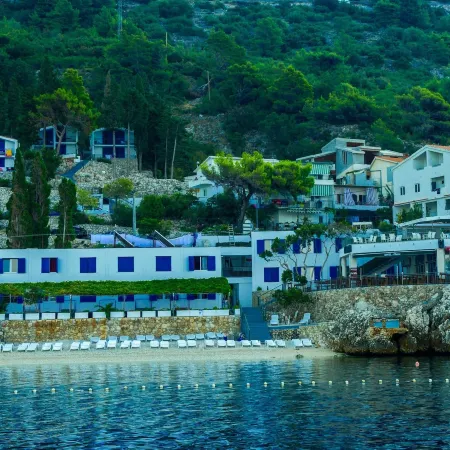 Beach Hotel Отели в г. Драшнице