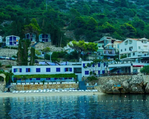 Beach Hotel Hotele w: Drasnice