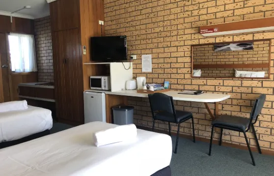 湖畔海濱汽車旅館