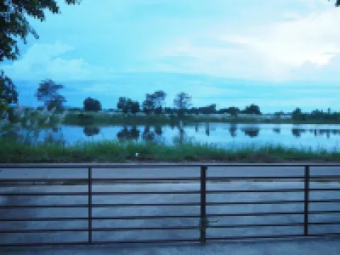 ริมเมือง รีสอร์ท โรงแรมในอำเภอ พนมสารคาม