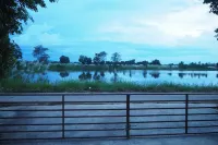 ริมเมือง รีสอร์ท - ที่มีที่จอดรถ