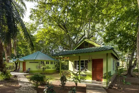 La Casita at Midas Belize Отели в г. Санта Фэмилия Виллидж