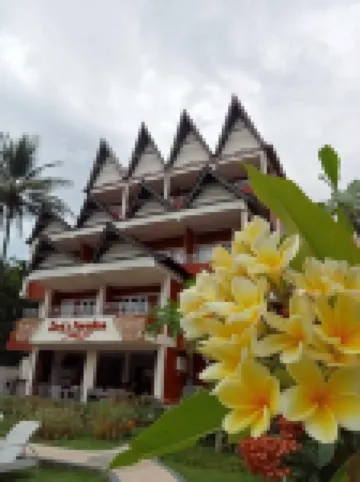 Zoé’s Paradise Waterfront Hotel