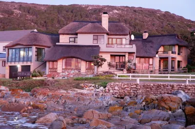 Little Rock Guesthouse فنادق في Stilbaai