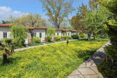 KİRAZ Beach Otel Отели в г. Эрдек