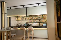 Zoe Seaside Resort - bar