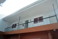 Ashley and Bill's Suites 'n Garden Hotel and Vacation Homes Hôtels à : Pinamungahan
