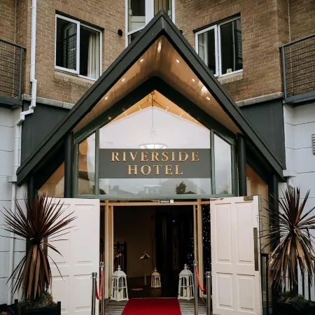 Riverside Hotel