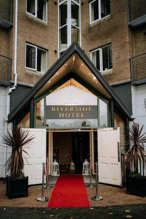 Riverside Hotel