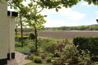 B&B Bovenweg Hotels near Rhenen Centrum