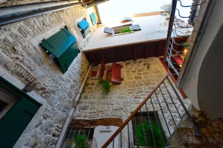 Apartments Salvezani Отели рядом с достопримечательностью «Храм Юпитера»