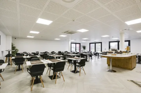 Brit Hotel Confort Loches