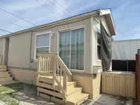 Comfy 1-bedroom mobile home in Hanford near Downtown