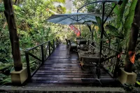 Waterfall Villas Hotels near Playa Matapalo