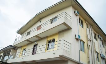 Maxton Suites Magodo