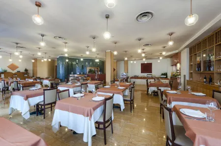 Millennium Gold Hotel Отели рядом с Аэропорт Нейплс