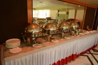 Dfront Golden Palace - breakfast