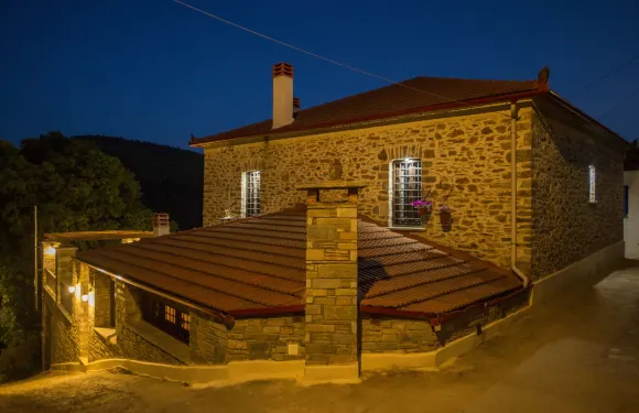 塔莉亞傳統旅館