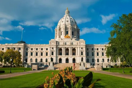 Minnesota Oak Ridge Estate: Burnsville and Apple Valley Near Mall of America