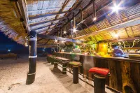 Lipe Beach Resort - bars