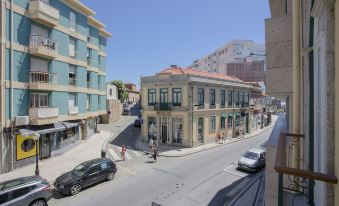 Liiiving in Porto - Luxury Beachfront Apartment VI