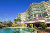 Ramada by Wyndham Princess Georgetown - Pools